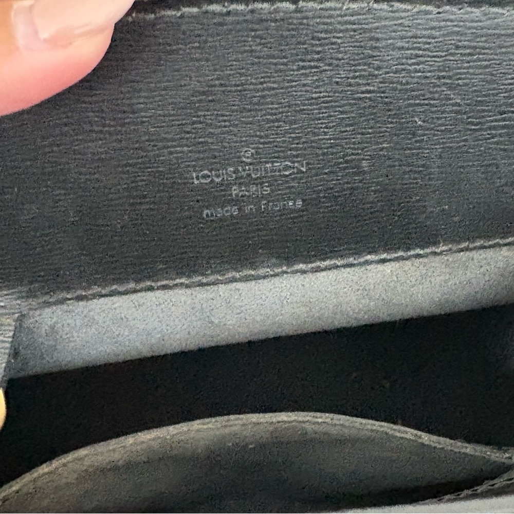Louis Vuitton Epi Cluny Black Leather Bucket Bag - Picture 12 of 12